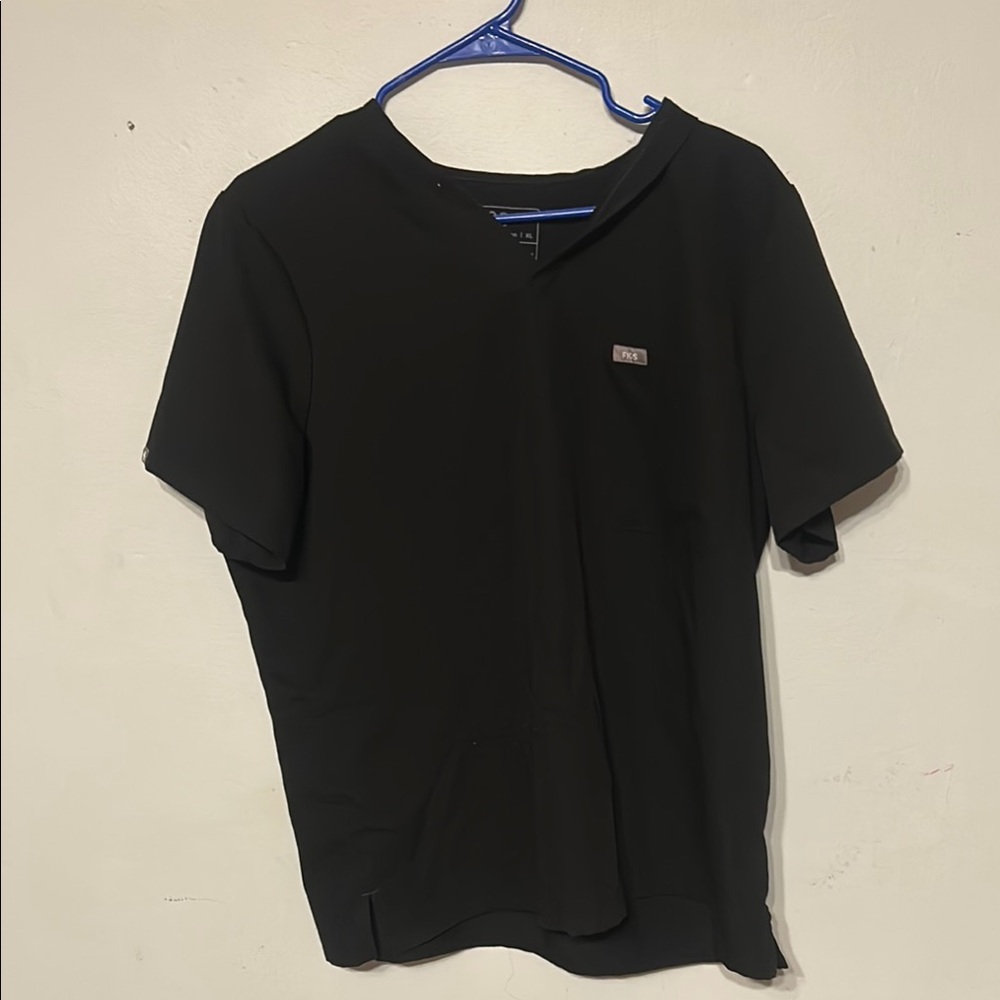 Black figs scrub top one pocket like new